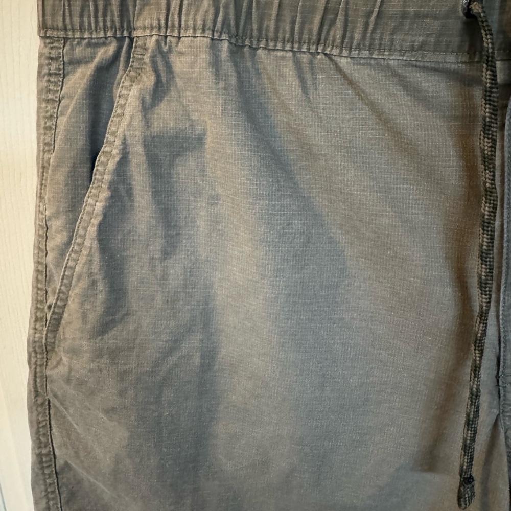Eddie Bauer Men’s Green Shorts size XL - Picture 2 of 7